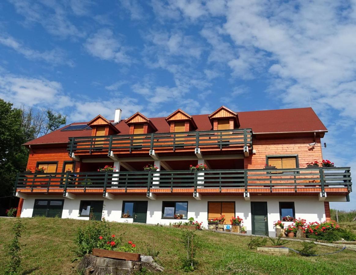 Hotel Rejtek Vendeghaz Lispeszentadorján Zewnętrze zdjęcie